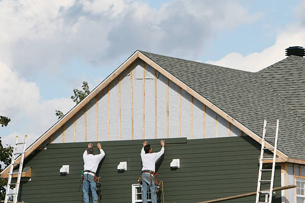 Professional Siding technician working in Rumson, NJ